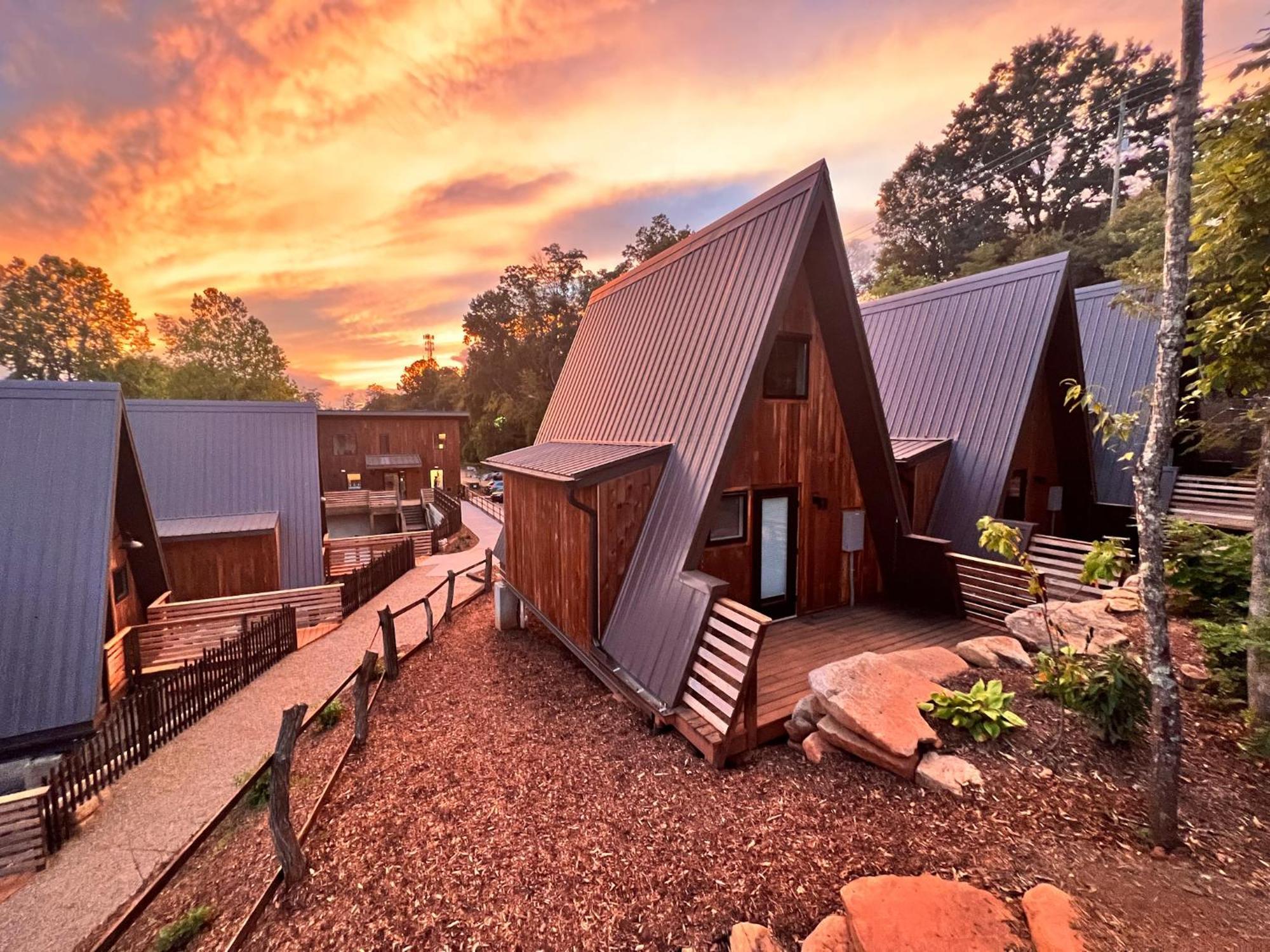 Wrong Way River Lodge & Cabins Asheville Exteriör bild